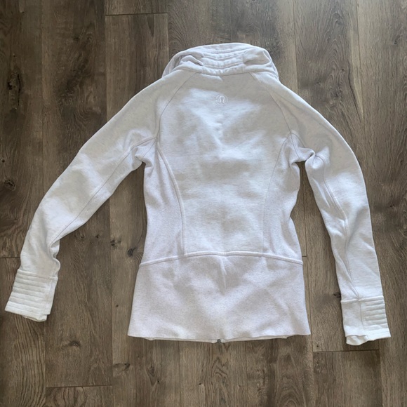 ✨SOLD✨Lululemon Grey Radiant Jacket/ Zip Up Sweatshirt - Picture 3 of 11